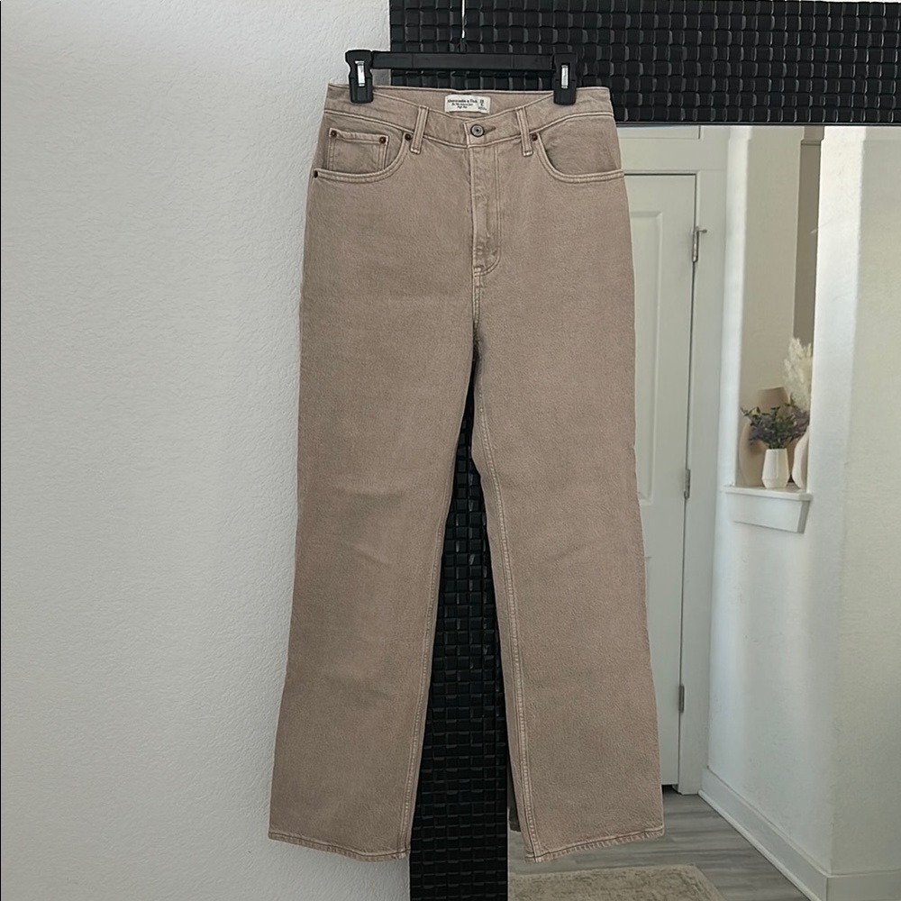Abercrombie & Fitch Tan 90s Relaxed Jeans